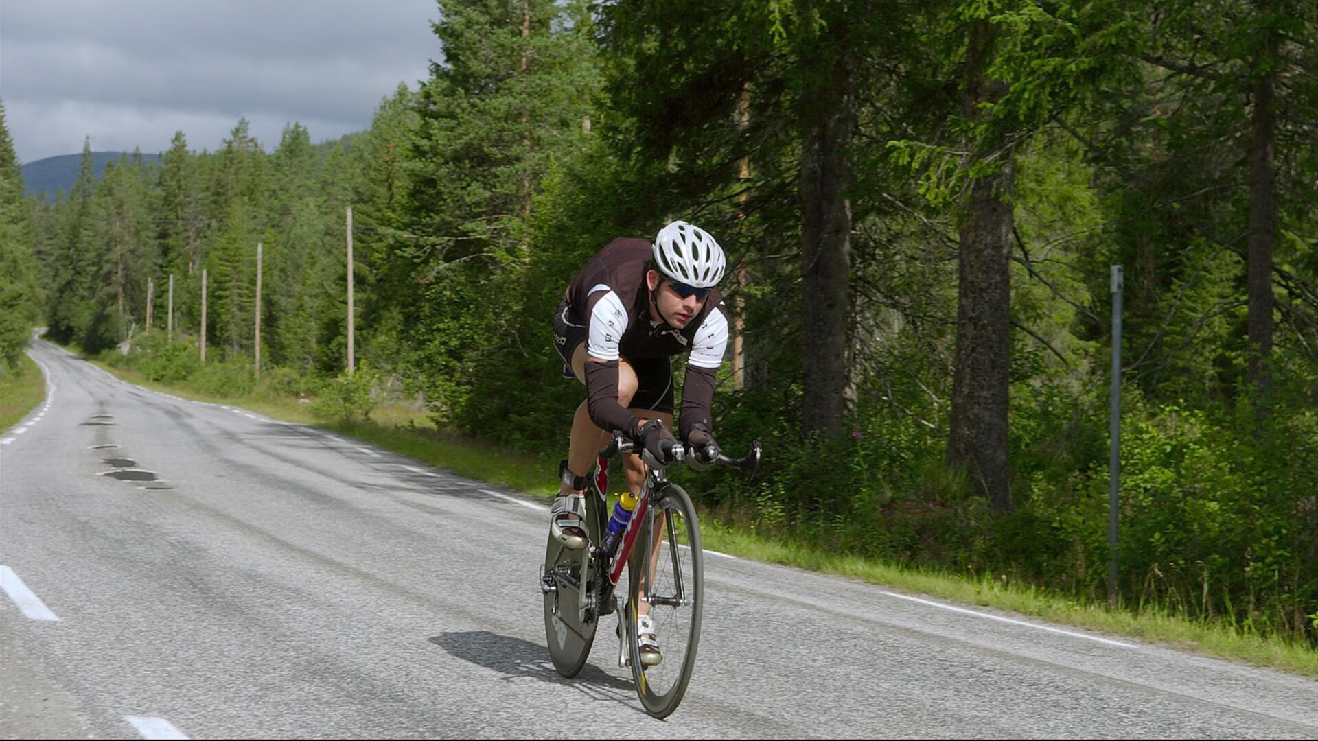 _赛车手再创速度纪录，刷新赛道新高度_，赛车手最快能跑多少迈